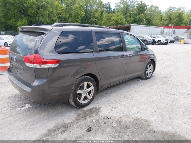 Toyota Sienna Le