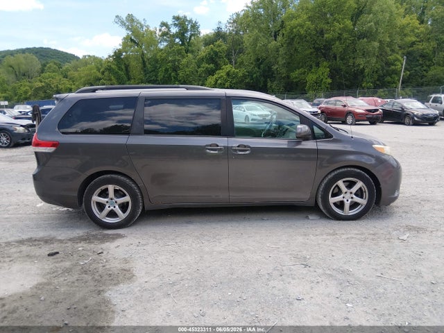 Toyota Sienna Le