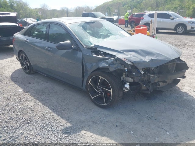 Salvage Hyundai ELANTRA Image