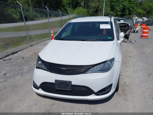 Chrysler Pacifica Touring L