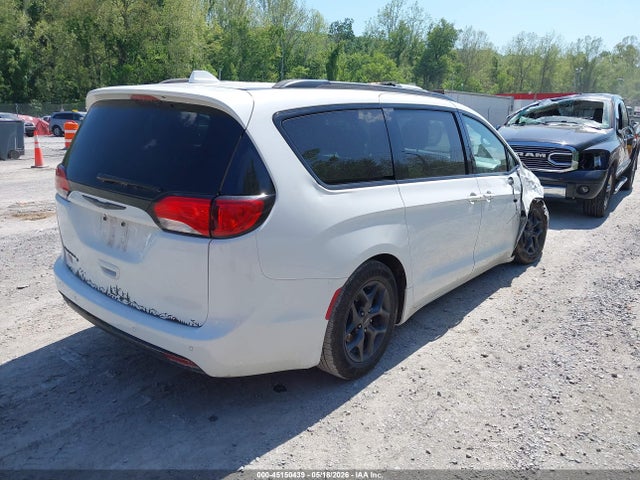 Chrysler Pacifica Touring L