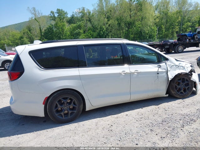 Chrysler Pacifica Touring L
