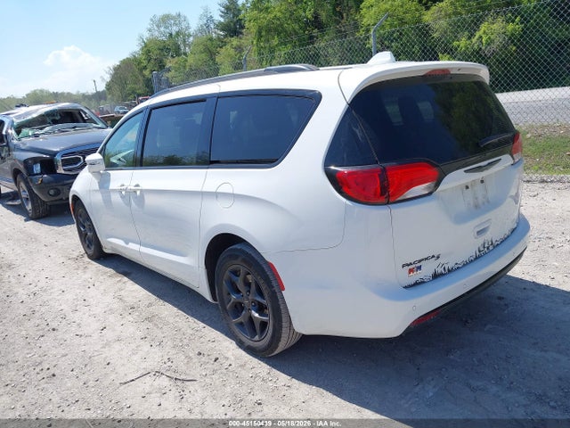 Chrysler Pacifica Touring L