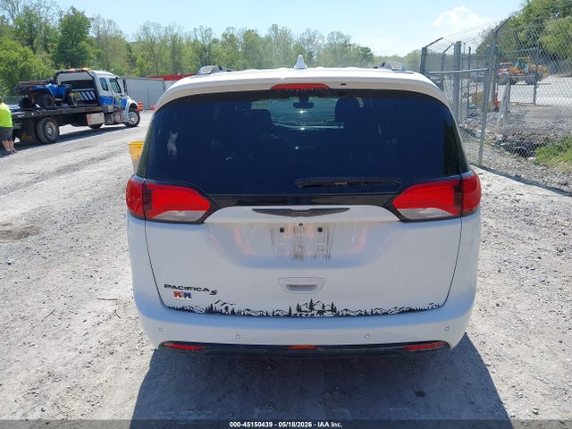 Chrysler Pacifica Touring L