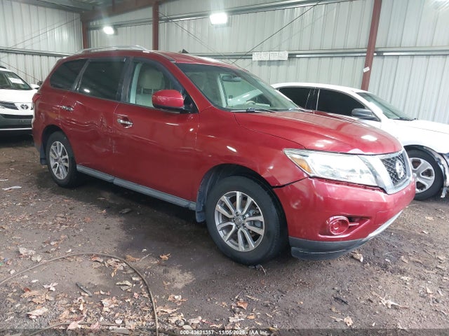 Salvage Nissan Pathfinder Image
