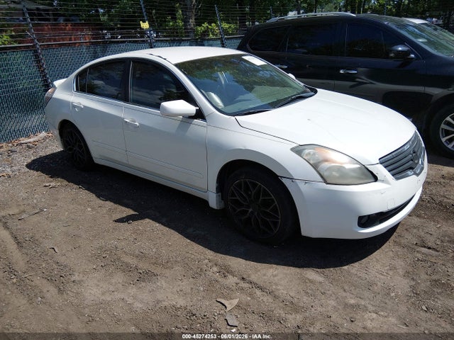 Salvage Nissan Altima Image