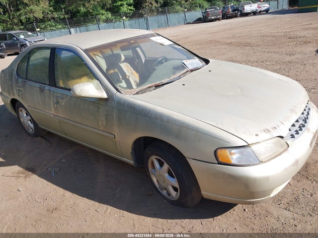 Salvage Nissan Altima Image