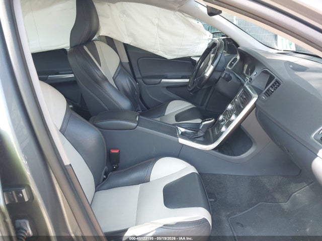 Volvo S60 Cross Country T5 Platinum