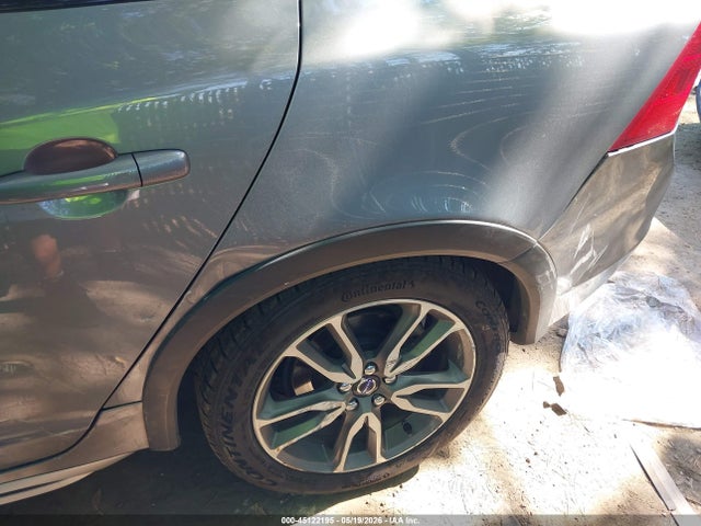 Volvo S60 Cross Country T5 Platinum
