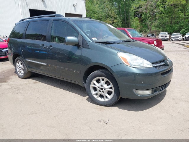 Salvage Toyota Sienna Image