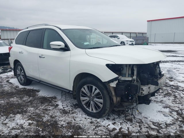 Salvage Nissan Pathfinder Image