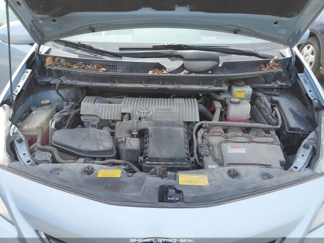 Toyota Prius v Three