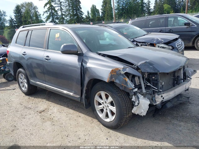 Salvage Toyota Highlander Image