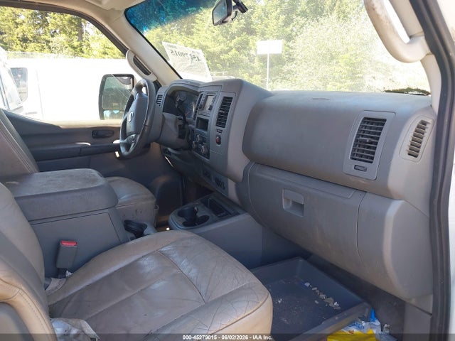 Nissan Nv Sl V8
