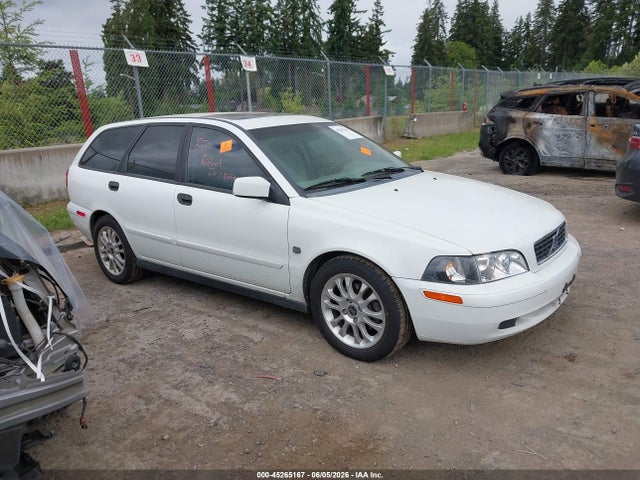 Salvage Volvo V40 Image