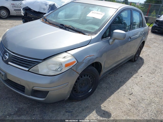 Nissan Versa 1.8s