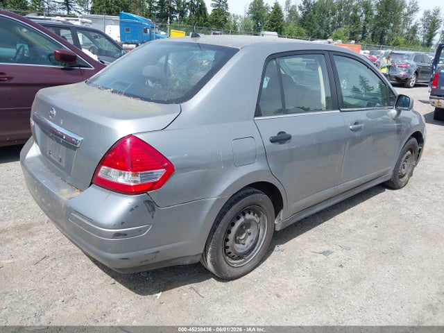 Nissan Versa 1.8s