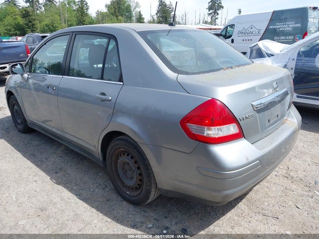Nissan Versa 1.8s
