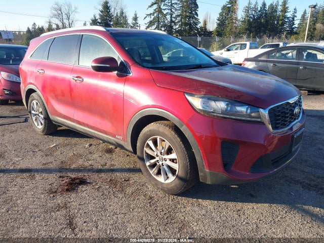 Salvage Kia Sorento Image