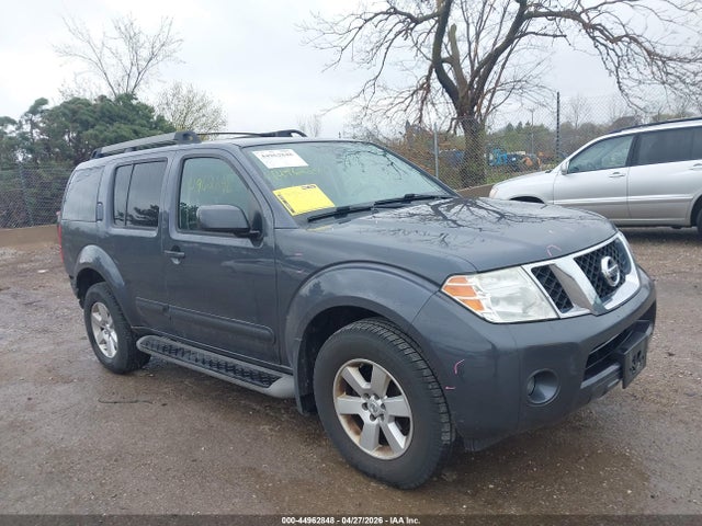 Salvage Nissan Pathfinder Image