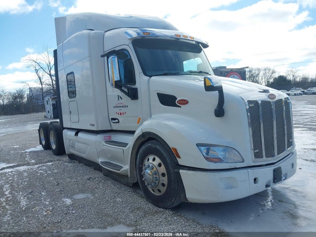 Salvage Peterbilt 579 Image