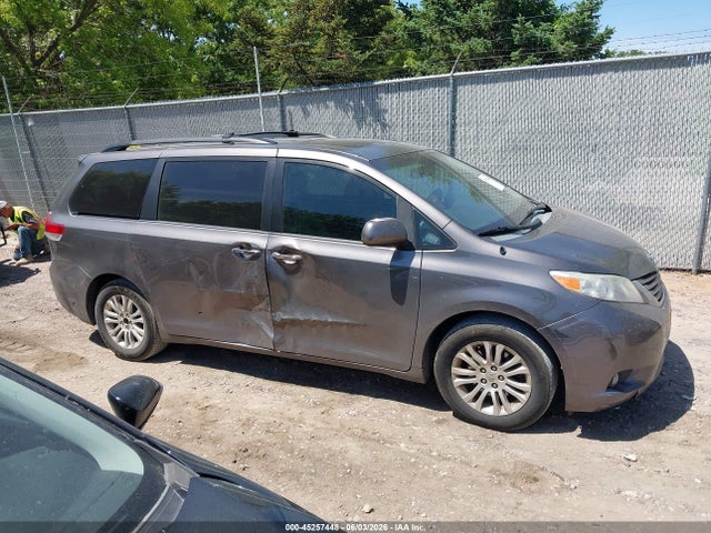 Toyota Sienna Xle V6 8 Passenger