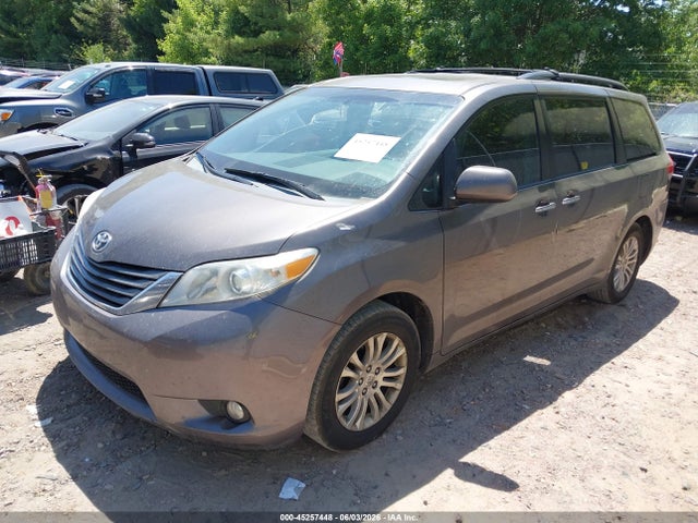 Toyota Sienna Xle V6 8 Passenger