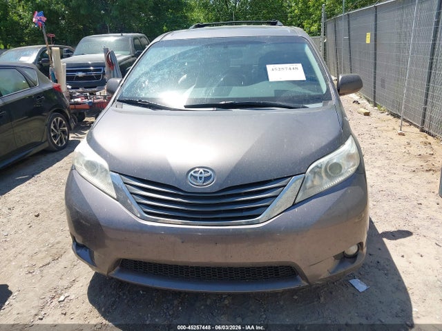 Toyota Sienna Xle V6 8 Passenger