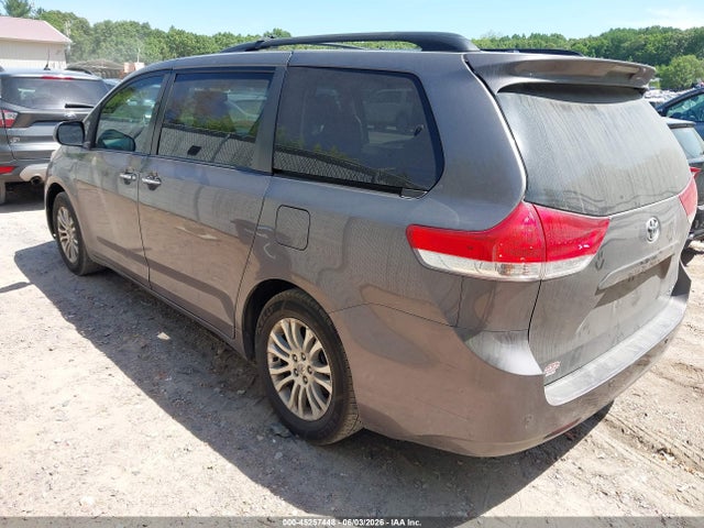 Toyota Sienna Xle V6 8 Passenger