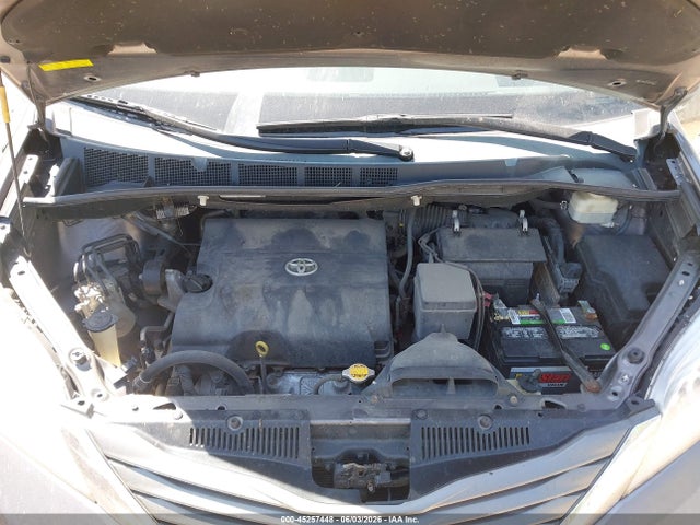 Toyota Sienna Xle V6 8 Passenger