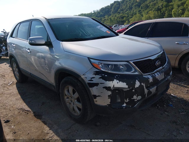 Salvage Kia Sorento Image