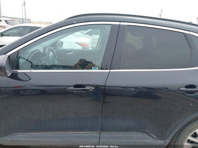 Ford Escape Titanium Hybrid