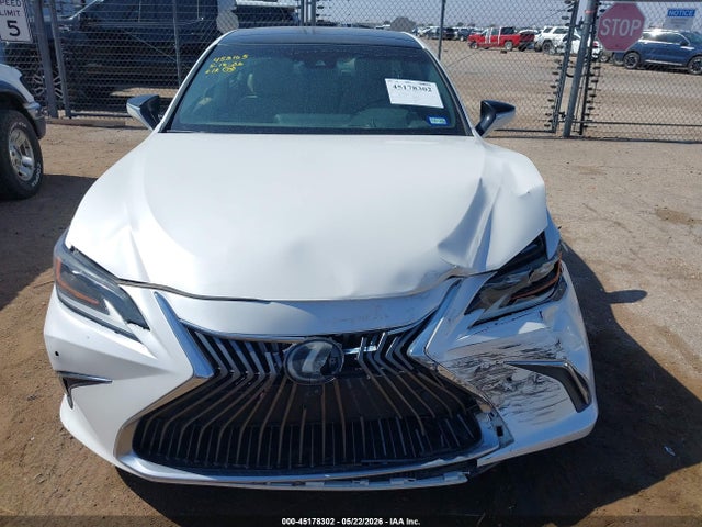 Lexus Es Ultra Luxury