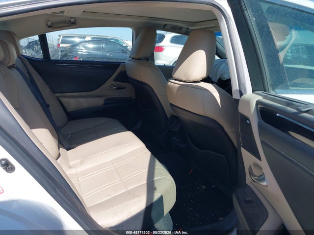 Lexus Es Ultra Luxury