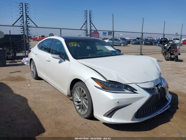 Salvage Lexus Es Image