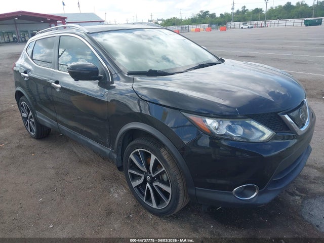 Salvage Nissan Rogue Image