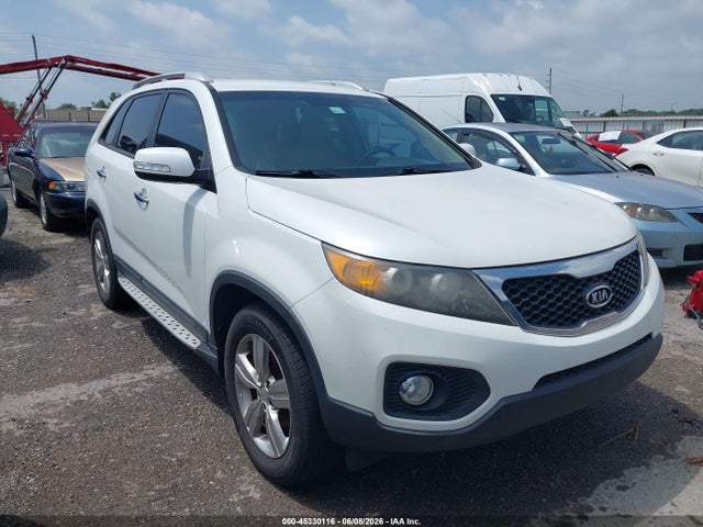 Salvage Kia Sorento Image