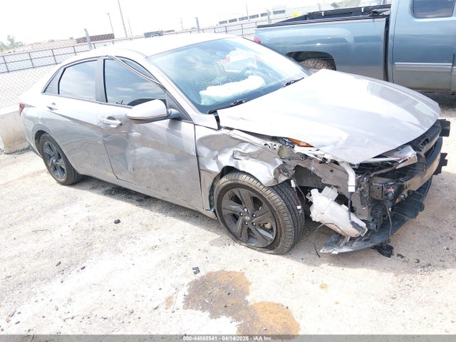 Salvage Hyundai ELANTRA Image