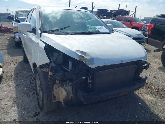 Salvage Hyundai TUCSON Image
