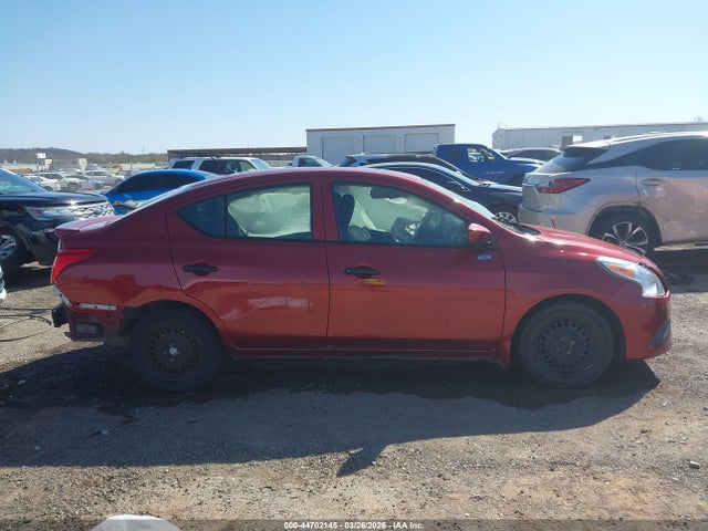 Nissan Versa 1.6 S+