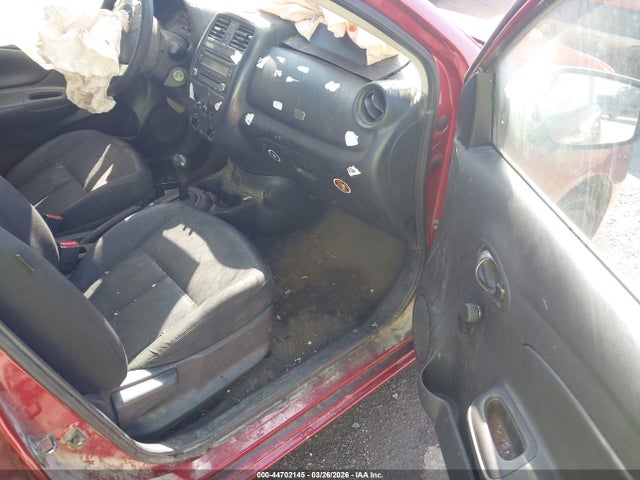 Nissan Versa 1.6 S+