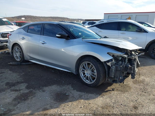 Salvage Nissan Maxima Image