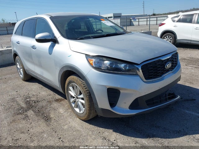 Salvage Kia Sorento Image