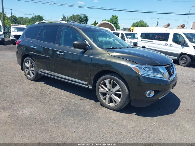 Salvage Nissan Pathfinder Image