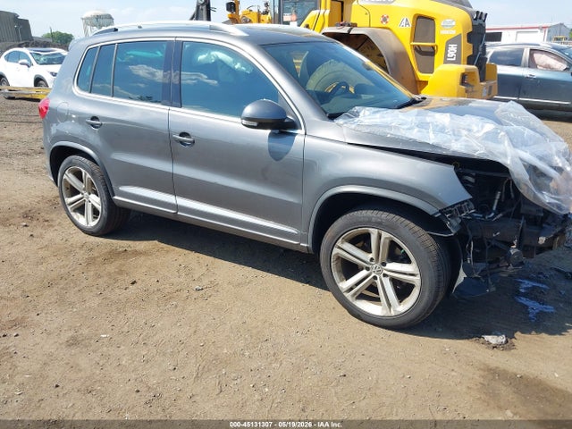Salvage Volkswagen Tiguan Image