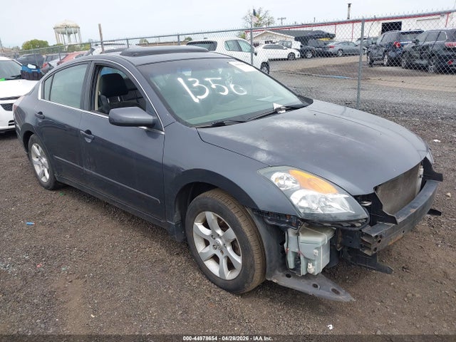 Salvage Nissan Altima Image