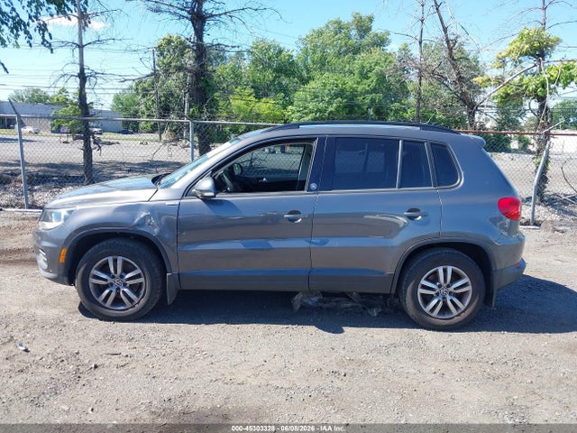 Volkswagen Tiguan S