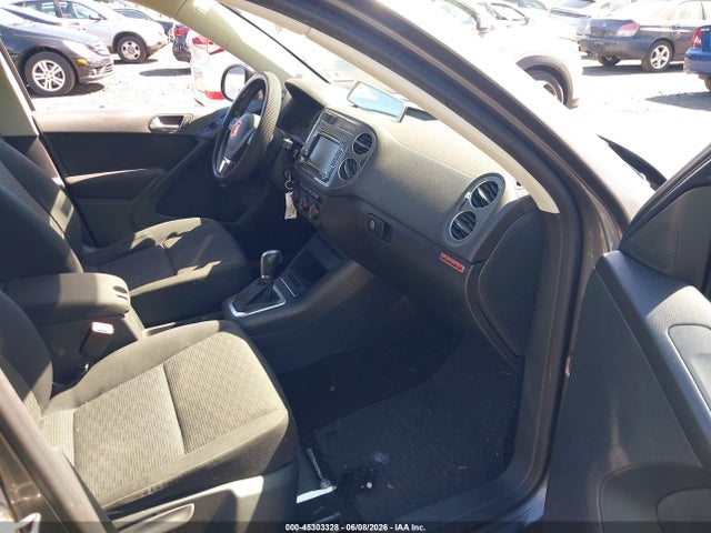 Volkswagen Tiguan S