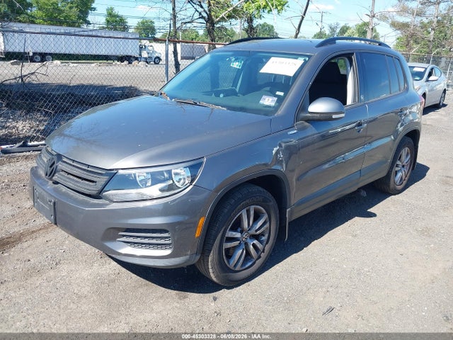 Volkswagen Tiguan S