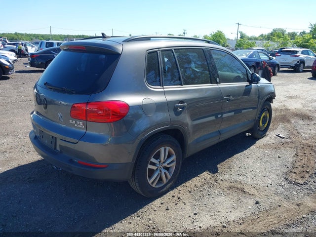 Volkswagen Tiguan S